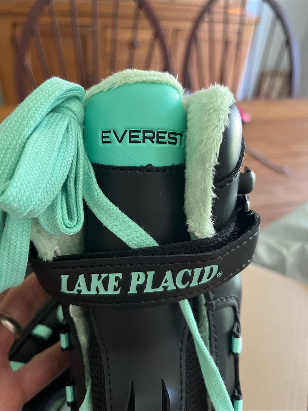 Women's Black and Mint Recreational Ice Skates - Picture 5 of 7